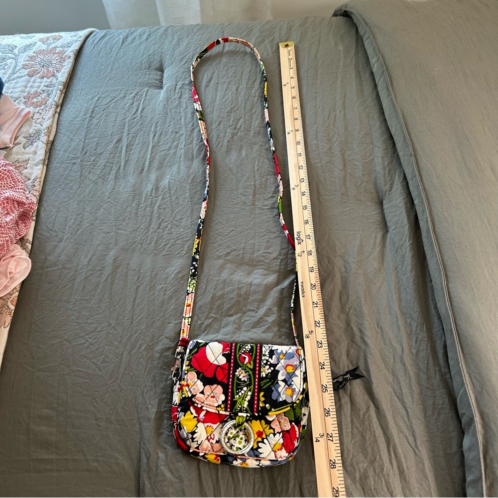 Vera Bradley Tiny Crossbody Purse. - Picture 4 of 11